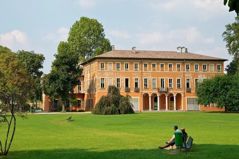 Apartment In Villa Milano Bagian luar foto