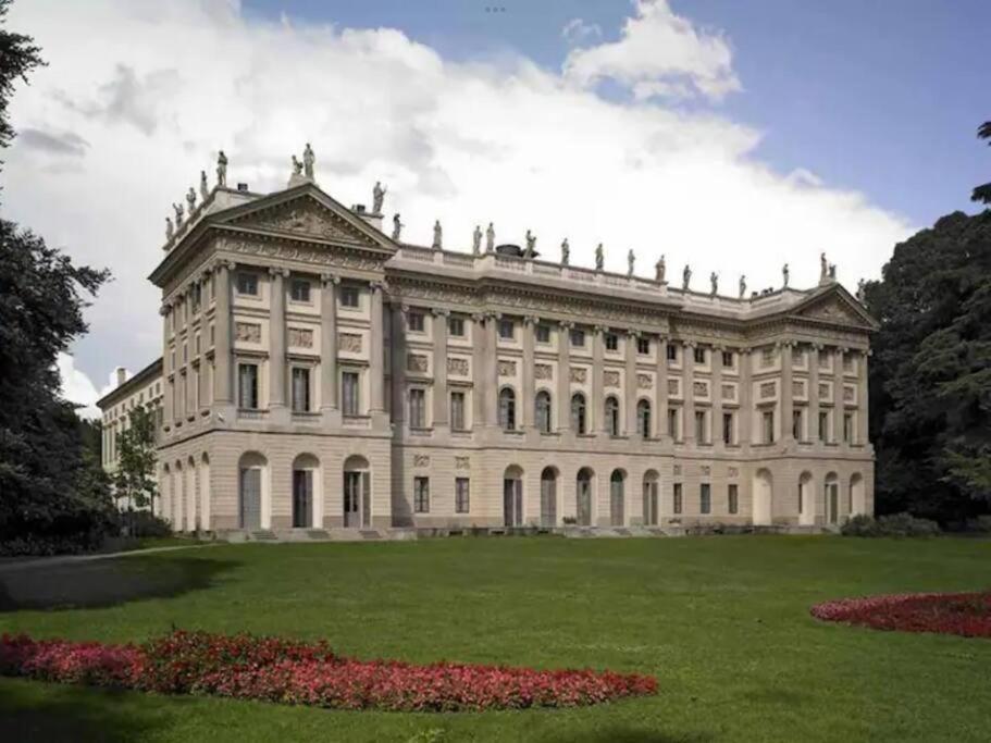 Apartment In Villa Milano Bagian luar foto