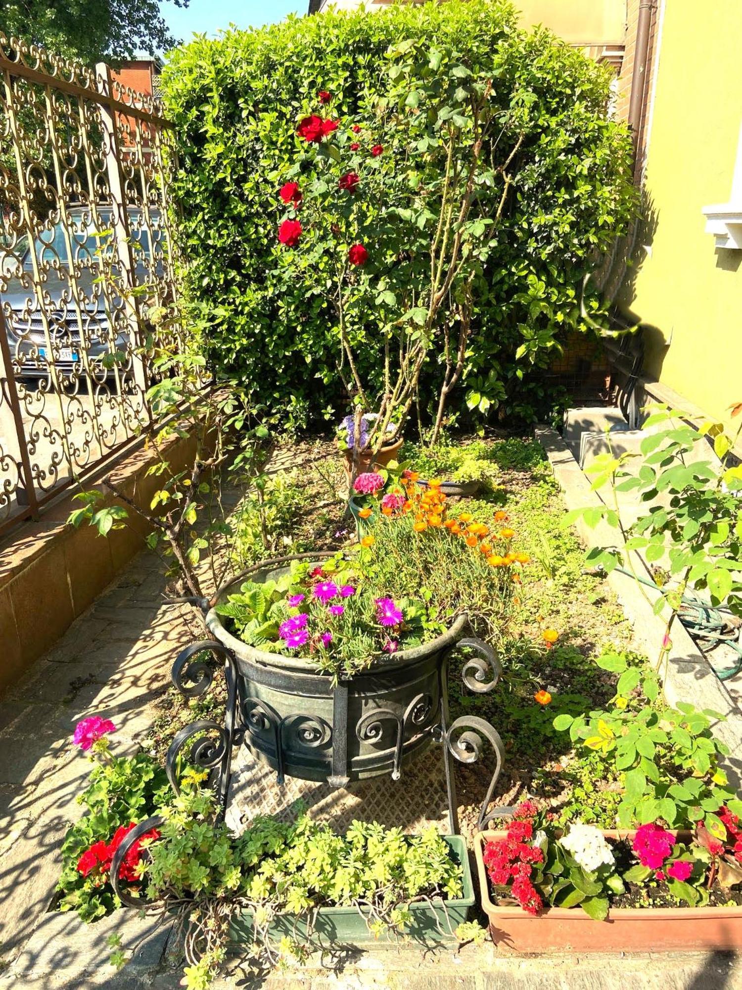 Apartment In Villa Milano Bagian luar foto